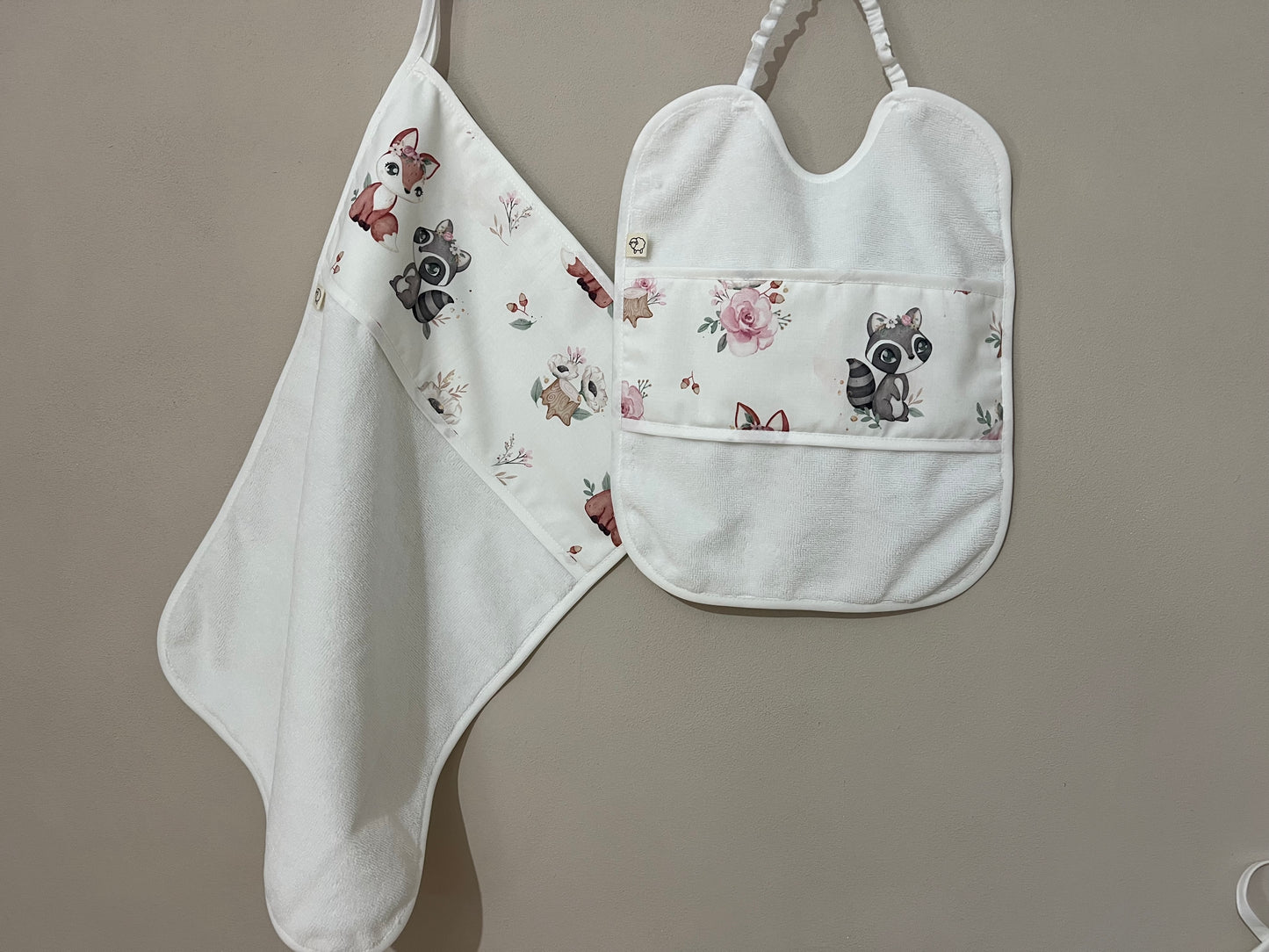 Tassi e volpi in fiore