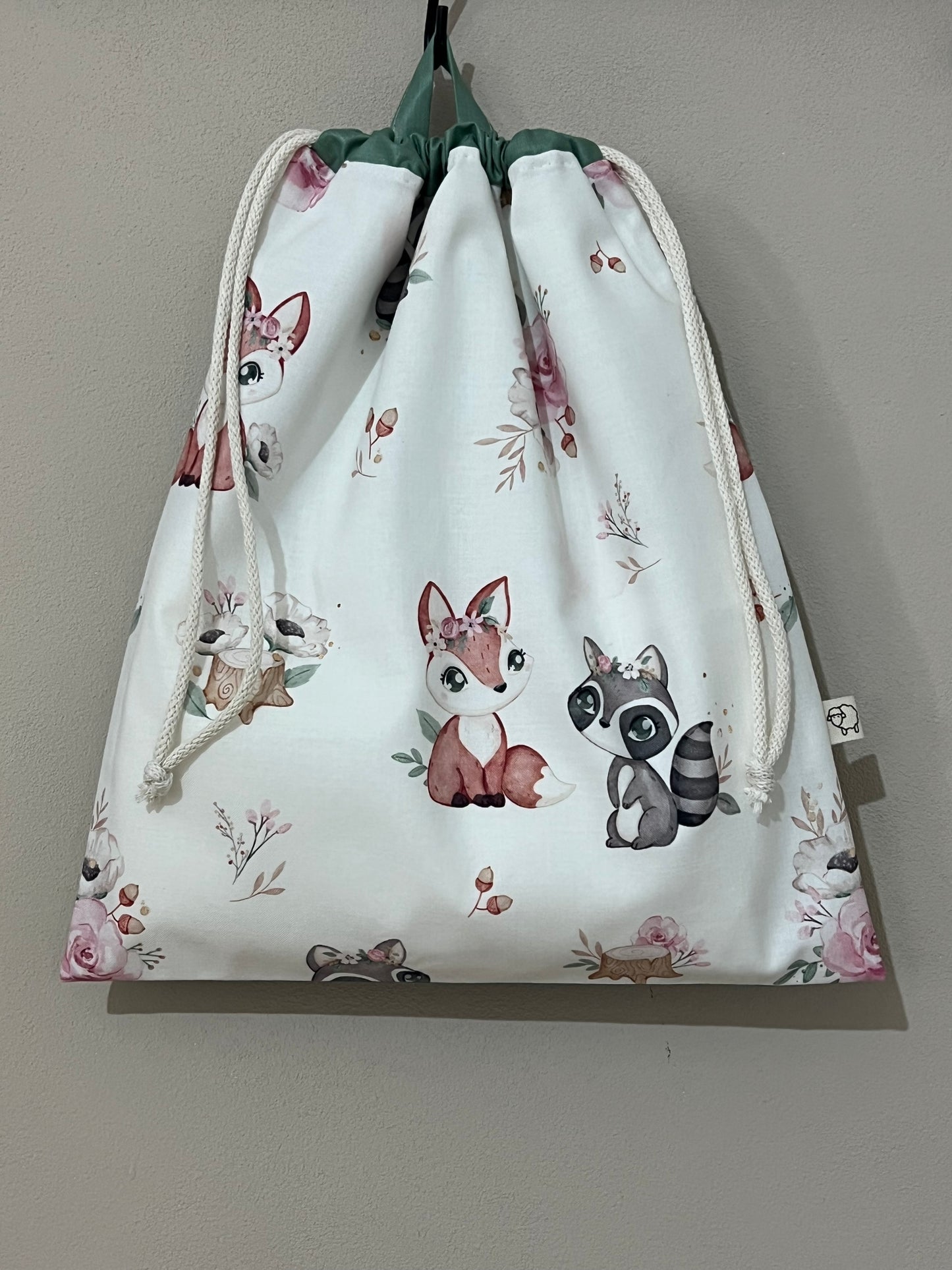 Tassi e volpi in fiore