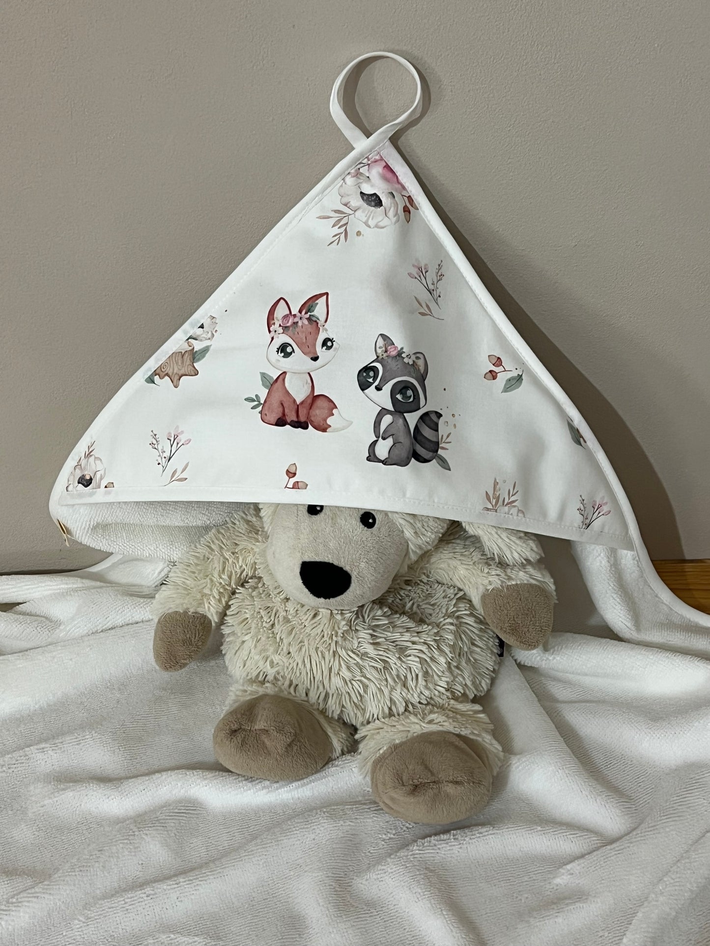 Tassi e volpi in fiore