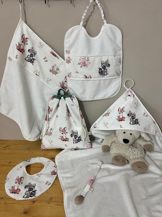 Tassi e volpi in fiore