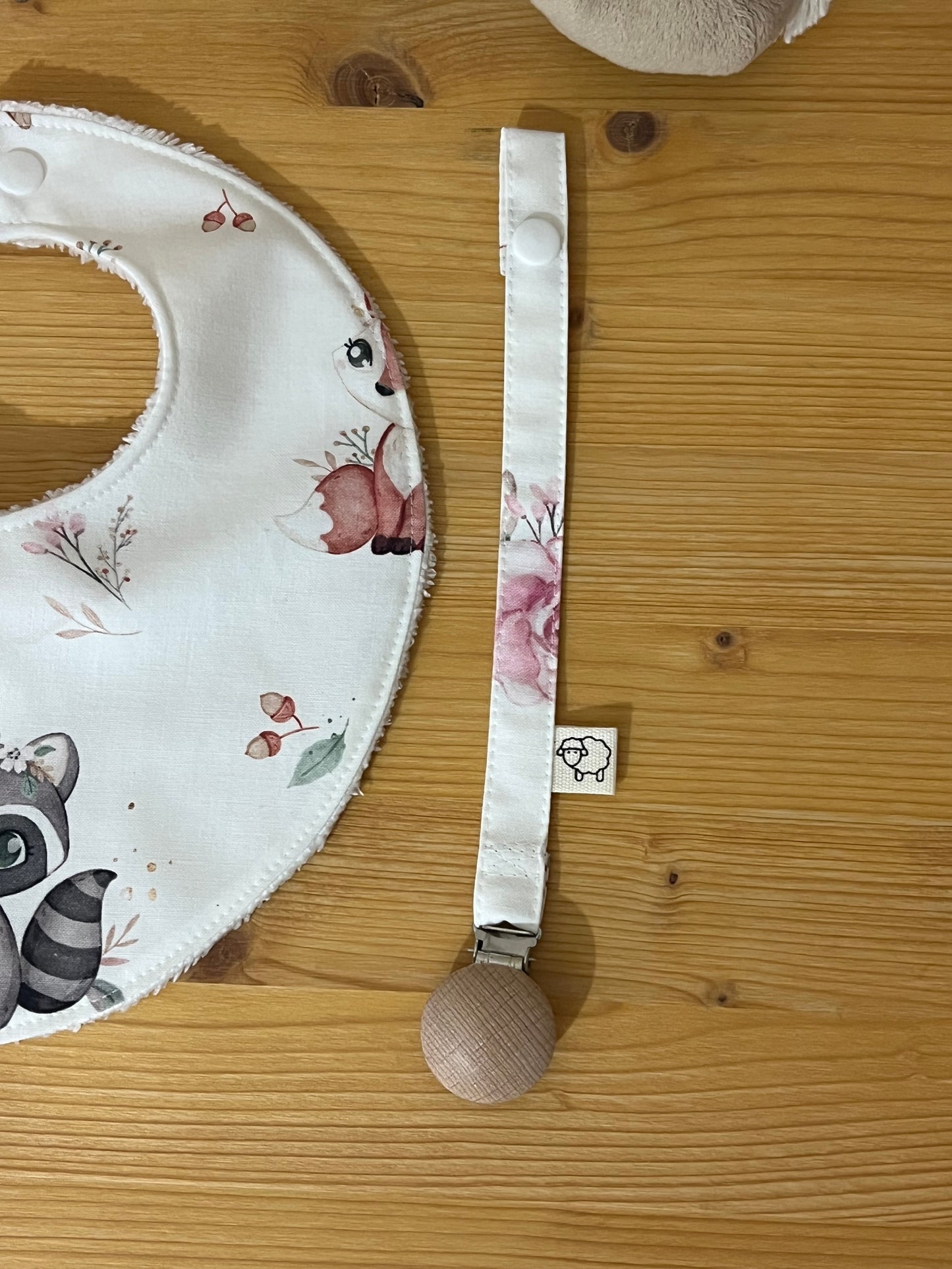 Tassi e volpi in fiore